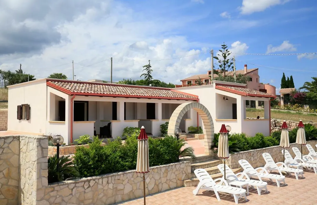 B&B Hibiscus-1